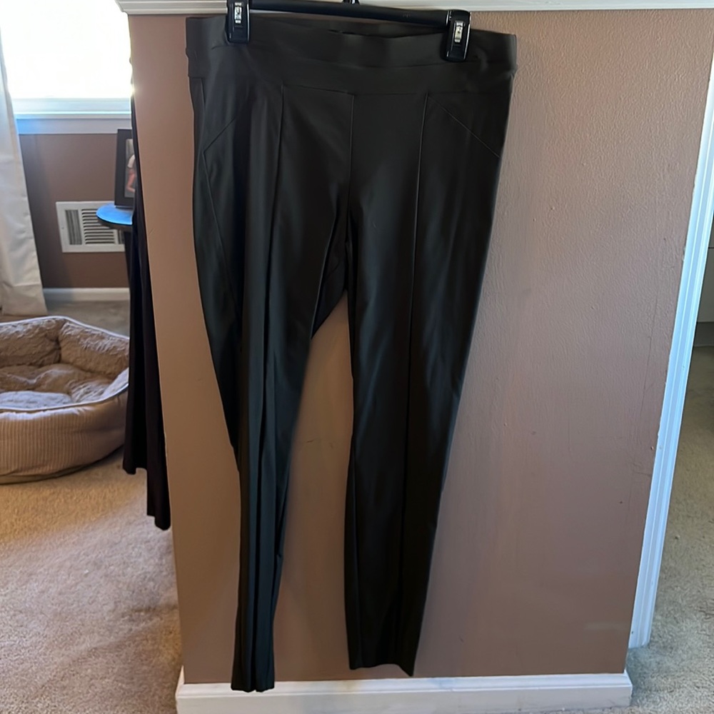 Vera Wang hunter green skinny pants